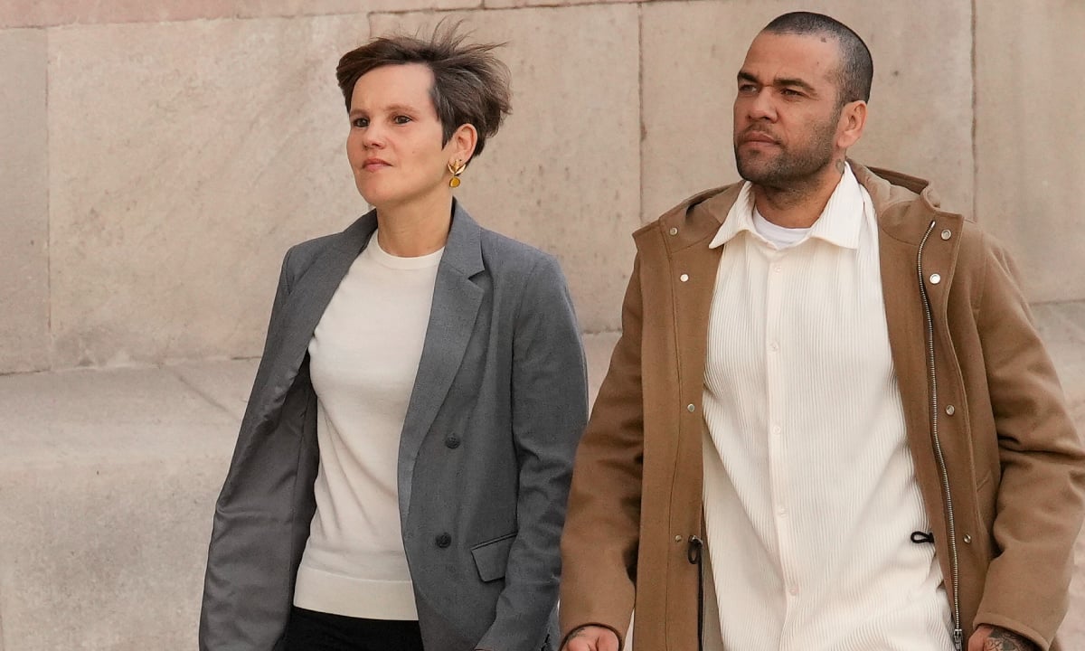 Dani Alves strictly followed the rules of appearing in court