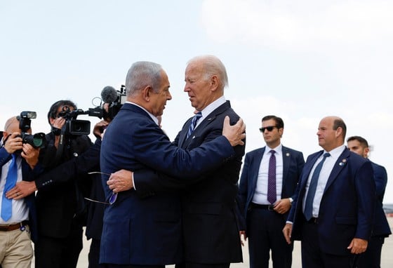 Tổng thống Mỹ Joe Biden đến Israel. Ảnh Reuters ảnh 1