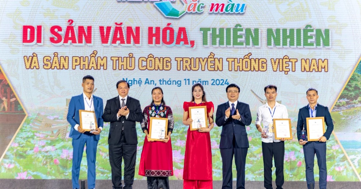 Triển lãm “Sắc màu di sản văn hóa, thiên nhiên và sản phẩm thủ công truyền thống Việt Nam“