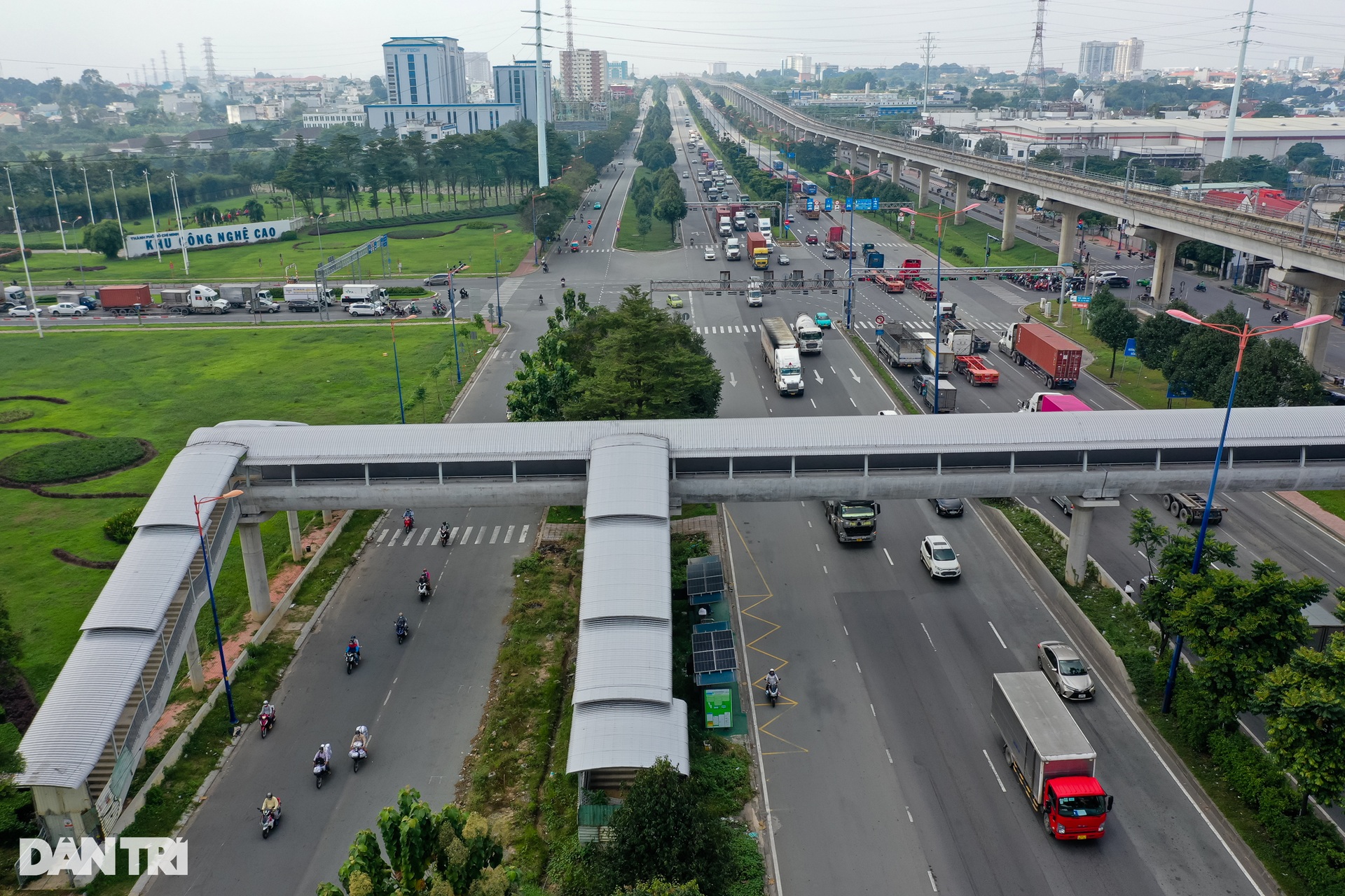 Diện mạo 9 cầu đi bộ kết nối nhà ga Metro số 1 vừa hoàn thành - 9