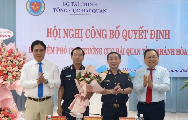 Nombramiento del Sr. Nguyen Van Cuong para ocupar el cargo de Director Adjunto del Departamento de Aduanas de Khanh Hoa