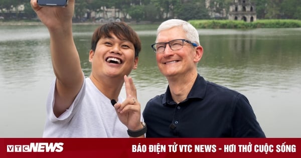 Apple-CEO präsentiert bei Spaziergang um den Hoan-Kiem-See die Videoaufzeichnungsfunktion des iPhone