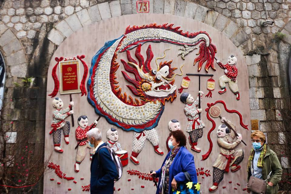 La calle de murales de Phung Hung es un lugar de entretenimiento en el centro de Hanoi. Adentro. Foto: Internet