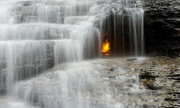 Flammes éternelles dans le monde