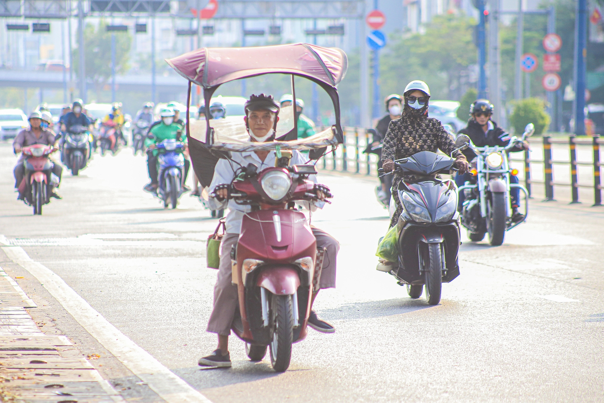Người Sài Gòn trân mình dang nắng mưu sinh - Ảnh 6.