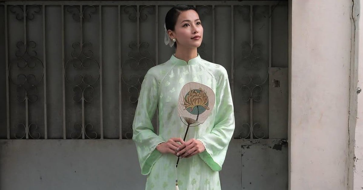 Green Ao Dai styles 'on air' for Tet At Ty season