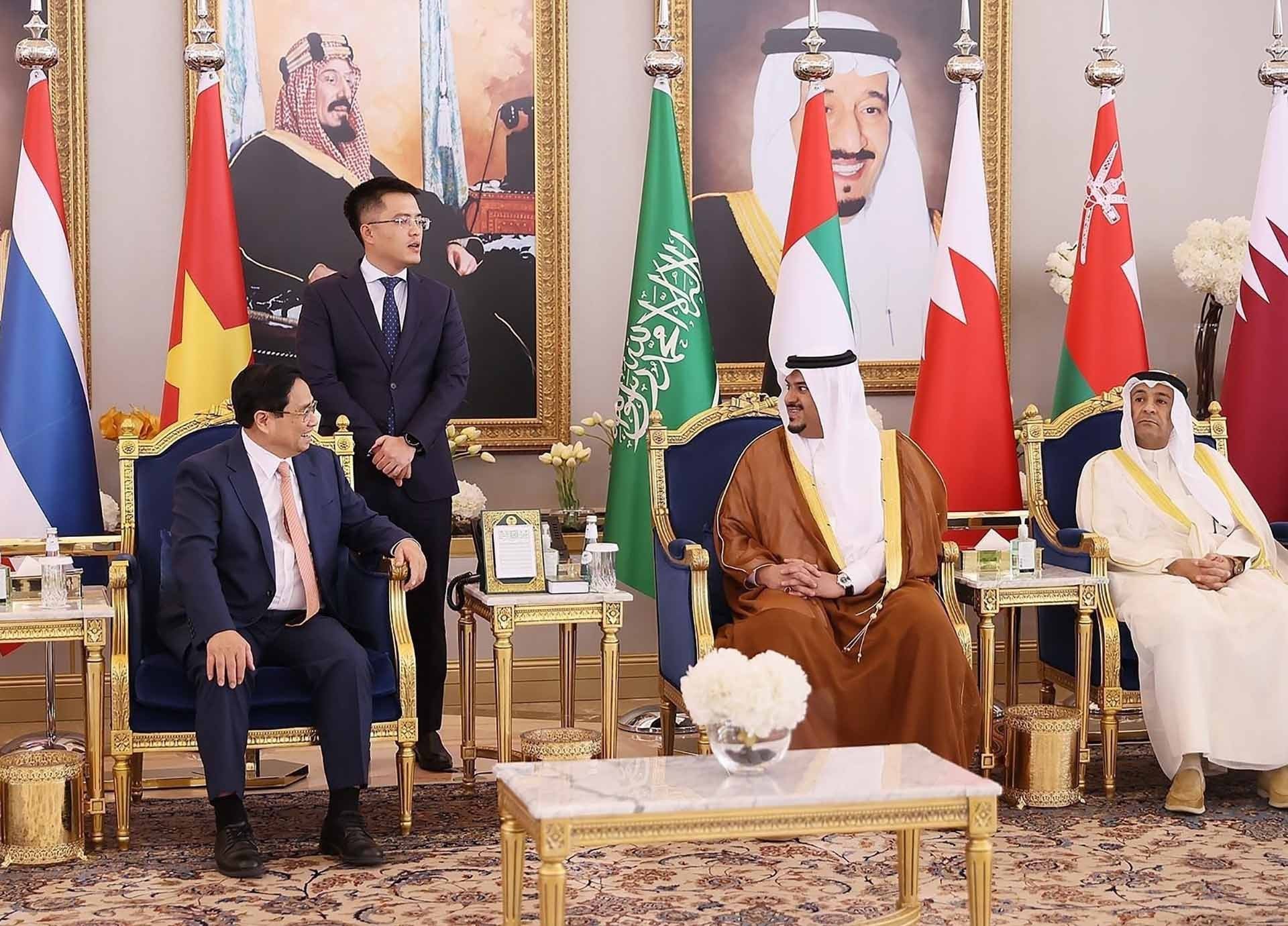 Thủ tướng tới thủ đô Riyadh, bắt đầu chuyến tham dự Hội nghị cấp cao ASEAN-GCC và thăm Saudi Arabia