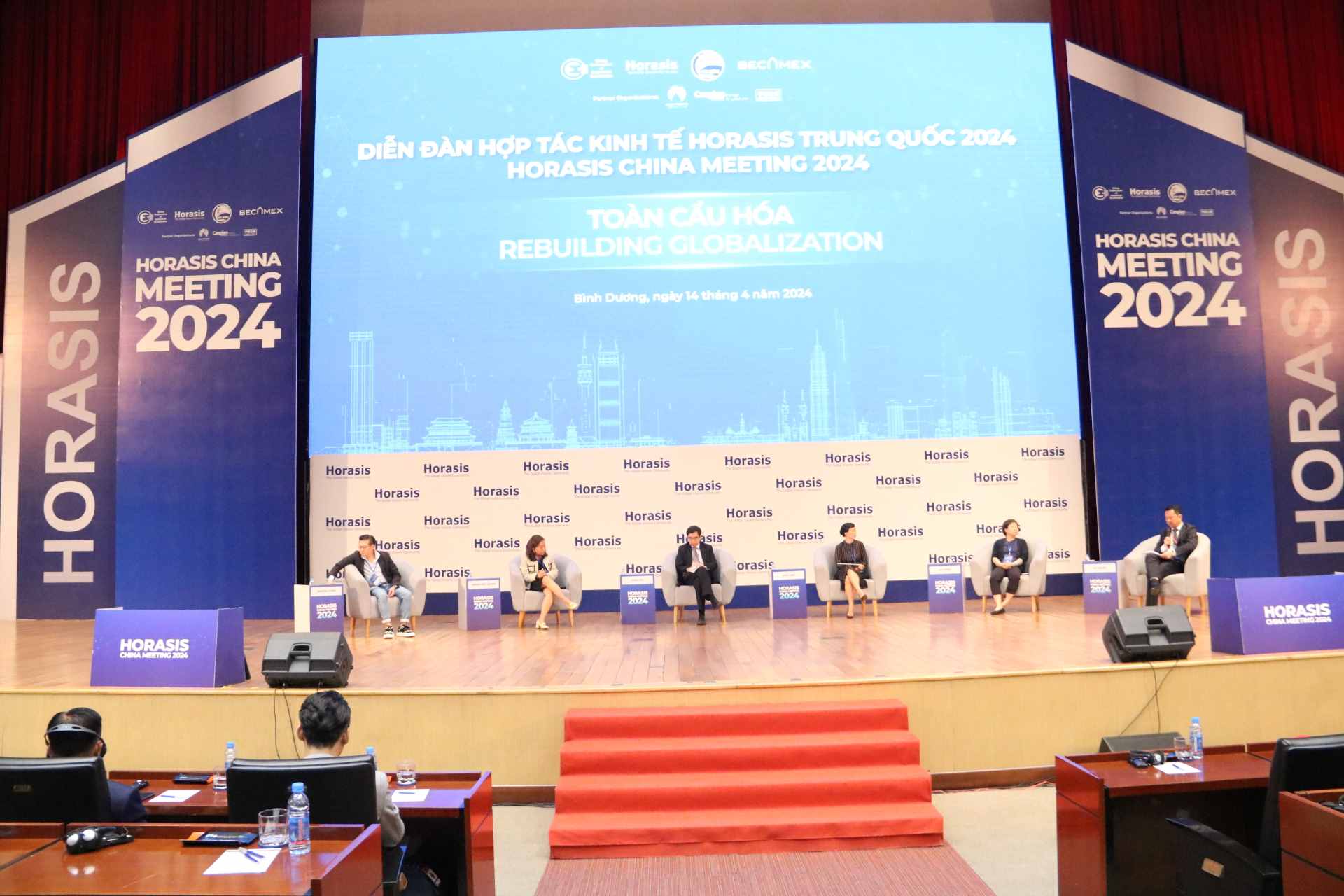 대표단이 Horasis China Economic Cooperation Forum 2024에 참석했습니다. 사진: Dinh Trong