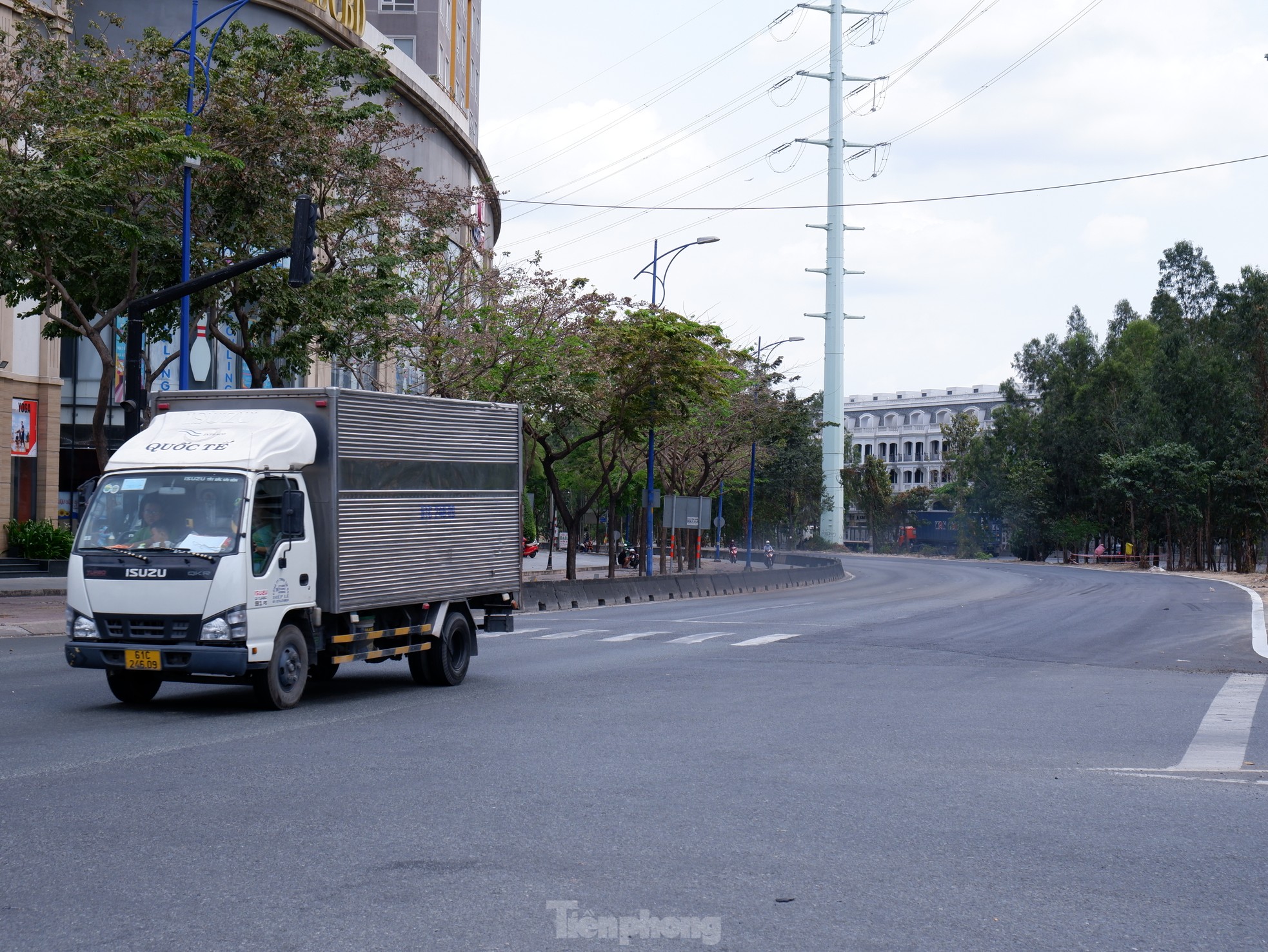 새로 완공된 카틀레이 항구 연결 도로의 클로즈업, 차선 2개 추가 확장 사진 4