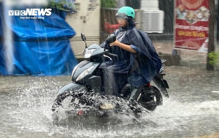 أفادت محطة الأرصاد الجوية الجنوبية أنه في فترة ما بعد الظهر من 17 إلى 20 أبريل، ستشهد بعض الأماكن في مدينة هوشي منه عواصف رعدية.