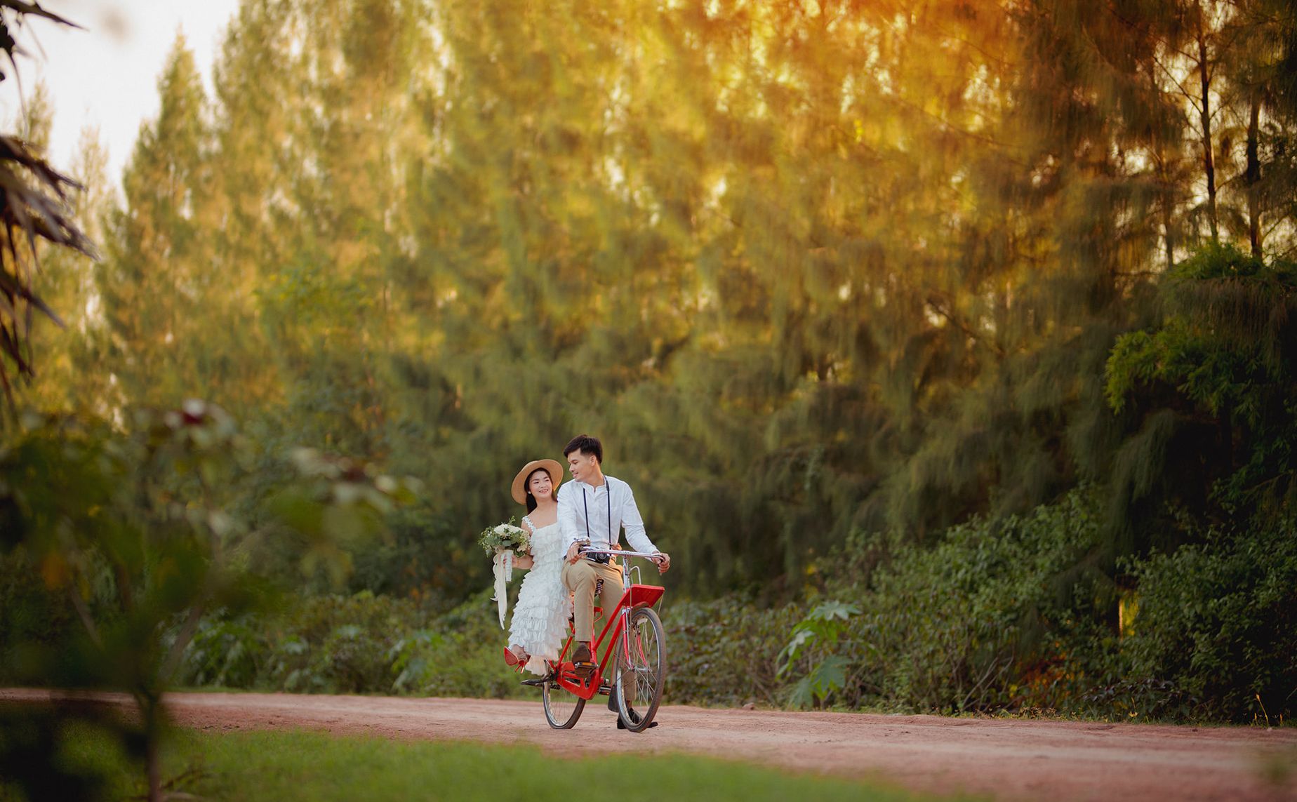 Check-in spots for couples on October 20 in Hanoi