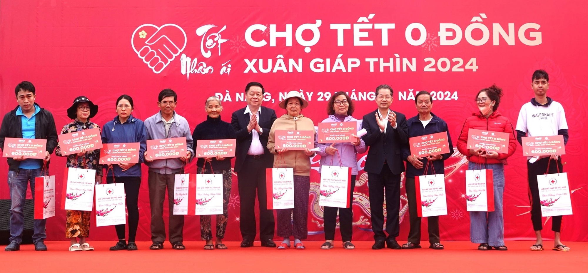 Gắn kết yêu thương từ 'Chợ tết 0 đồng'- Ảnh 1.