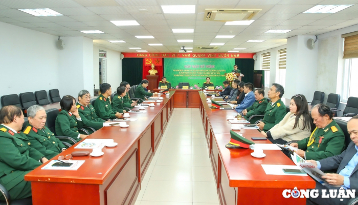 L'Association des anciens combattants de l'Agence centrale de l'Association des journalistes du Vietnam s'est réunie à l'occasion du 80e anniversaire de la fondation de l'Armée populaire du Vietnam