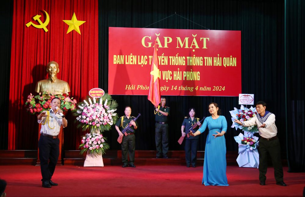 Political Commissar of the Communications Corps attended the meeting of the Traditional Communications Board of the Navy in Hai Phong area.