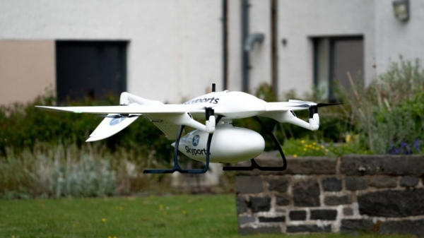 Utilizan drones para entregar alimentos a estudiantes en zonas remotas