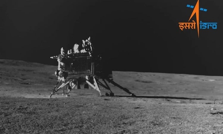 Un robot indio toma la primera fotografía de un módulo de aterrizaje en el polo sur de la Luna