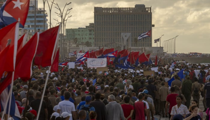 Cuban leaders and people protest the embargo at the US Embassy