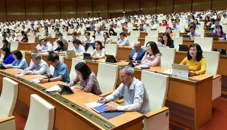 第15期国会第8回会議に出席する国会議員たち。 写真: Quochoi.vn