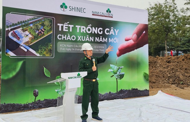 El Sr. Pham Hong Diep, presidente de la junta directiva de Shinec Joint Stock Company, inauguró el Festival de Plantación de Árboles 2024 en el Parque Ecoindustrial Nam Cau Kien