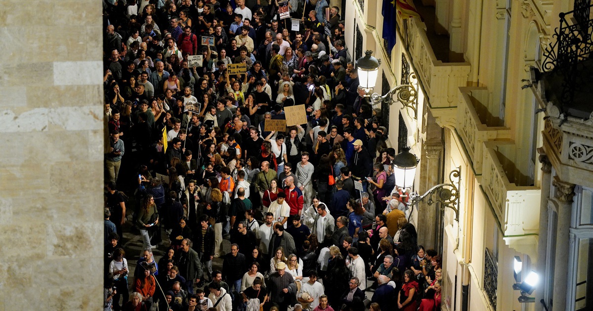 Protests after historic floods in Valencia