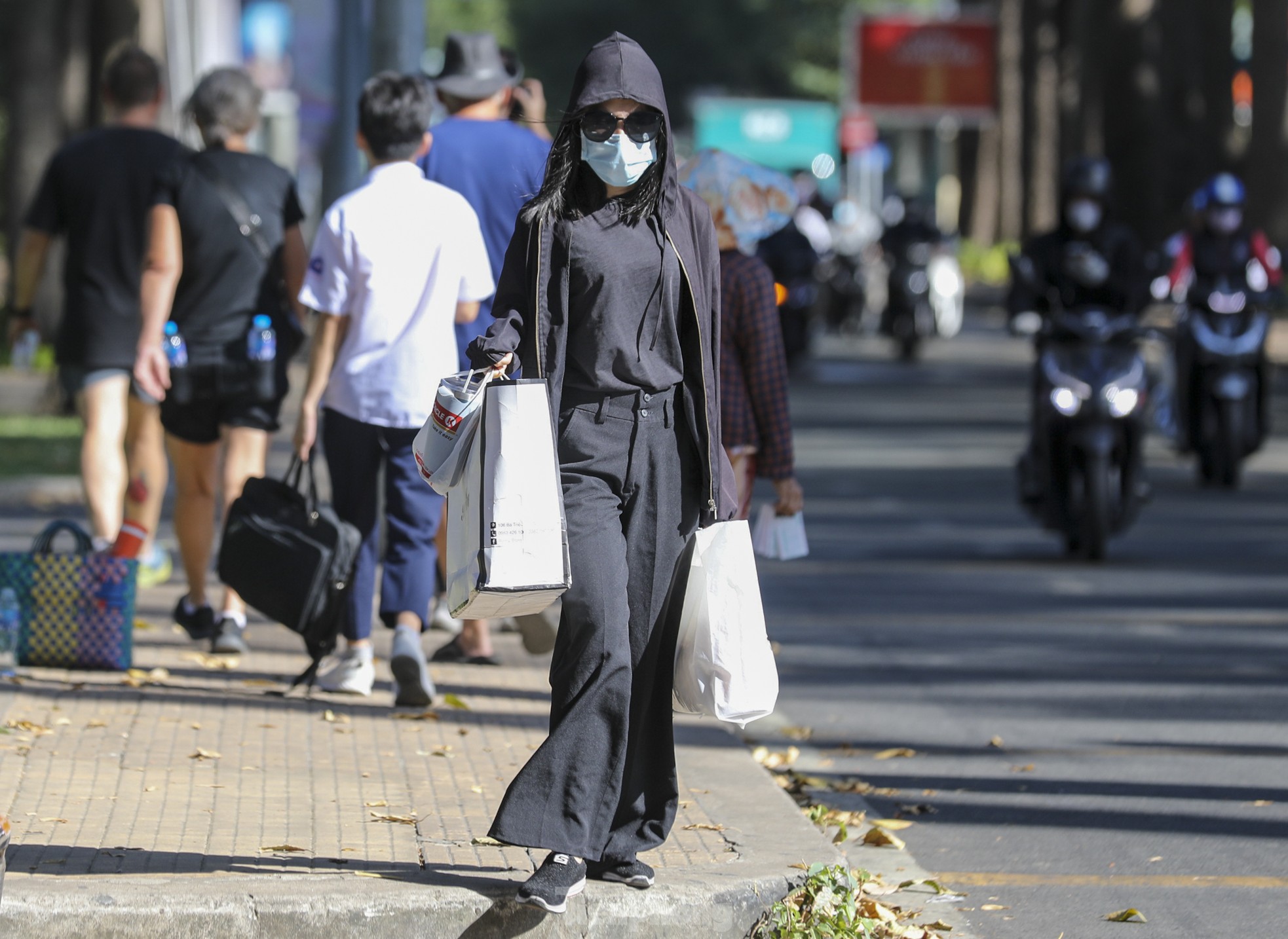 Los residentes de la ciudad de Ho Chi Minh sufren un calor de 40 grados (foto 5)