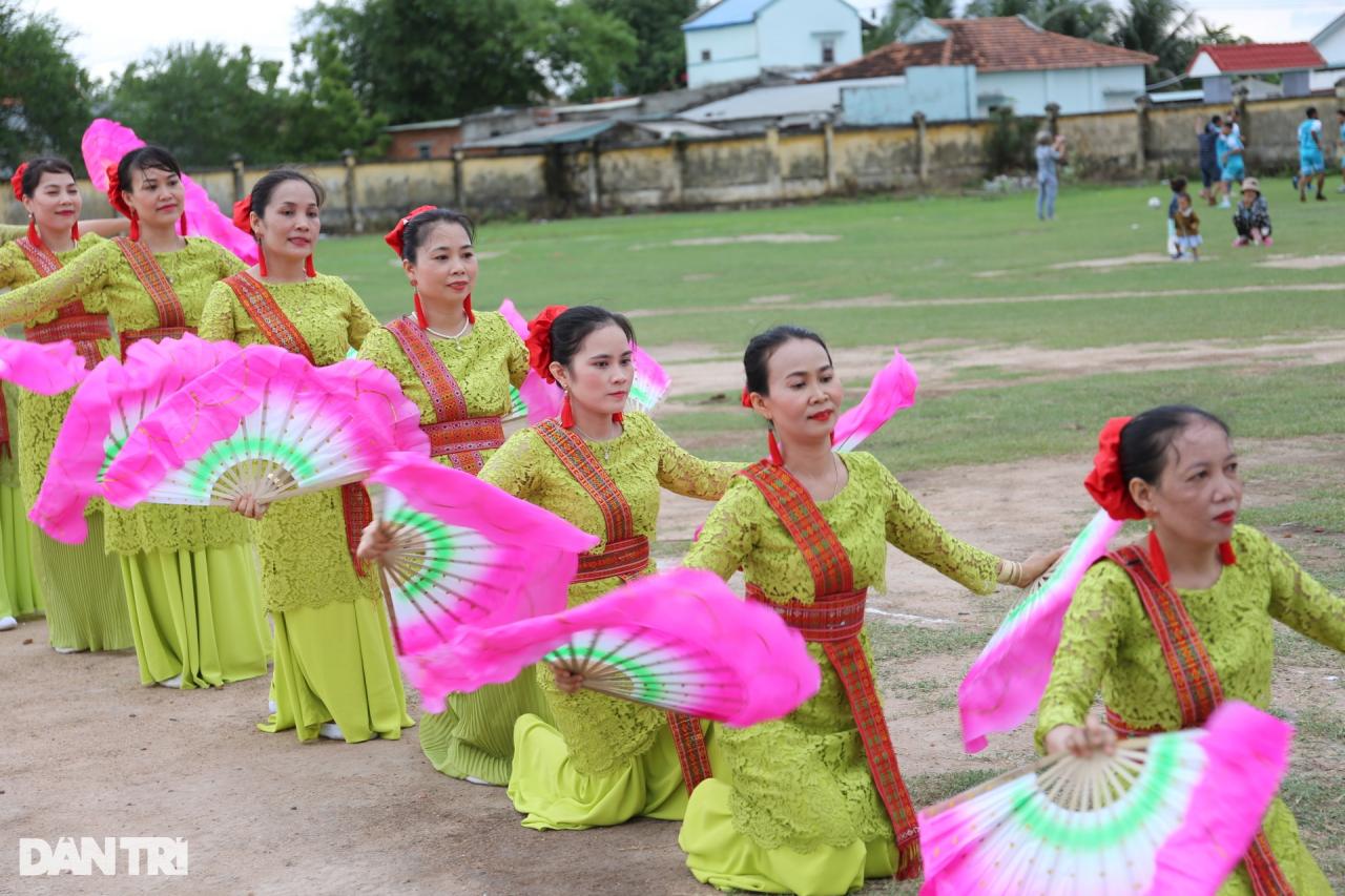 Ngắm nhìn điệu múa Chăm của người dân thôn Thành Ý mừng hội Katê - 3