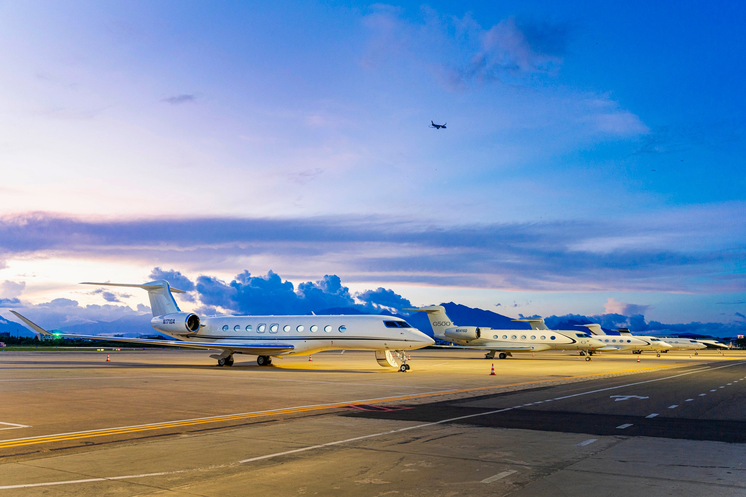 Loạt tàu bay siêu sang Gulfstream đổ bộ sân bay Đà Nẵng - Ảnh 17.