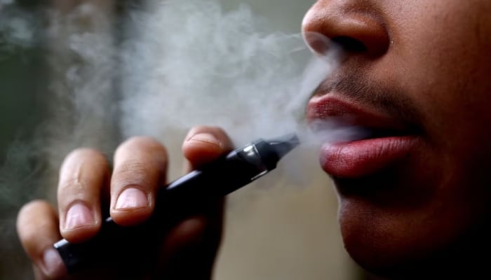 Vương quốc Anh cấm vape dùng một lần để ngăn trẻ em sử dụng