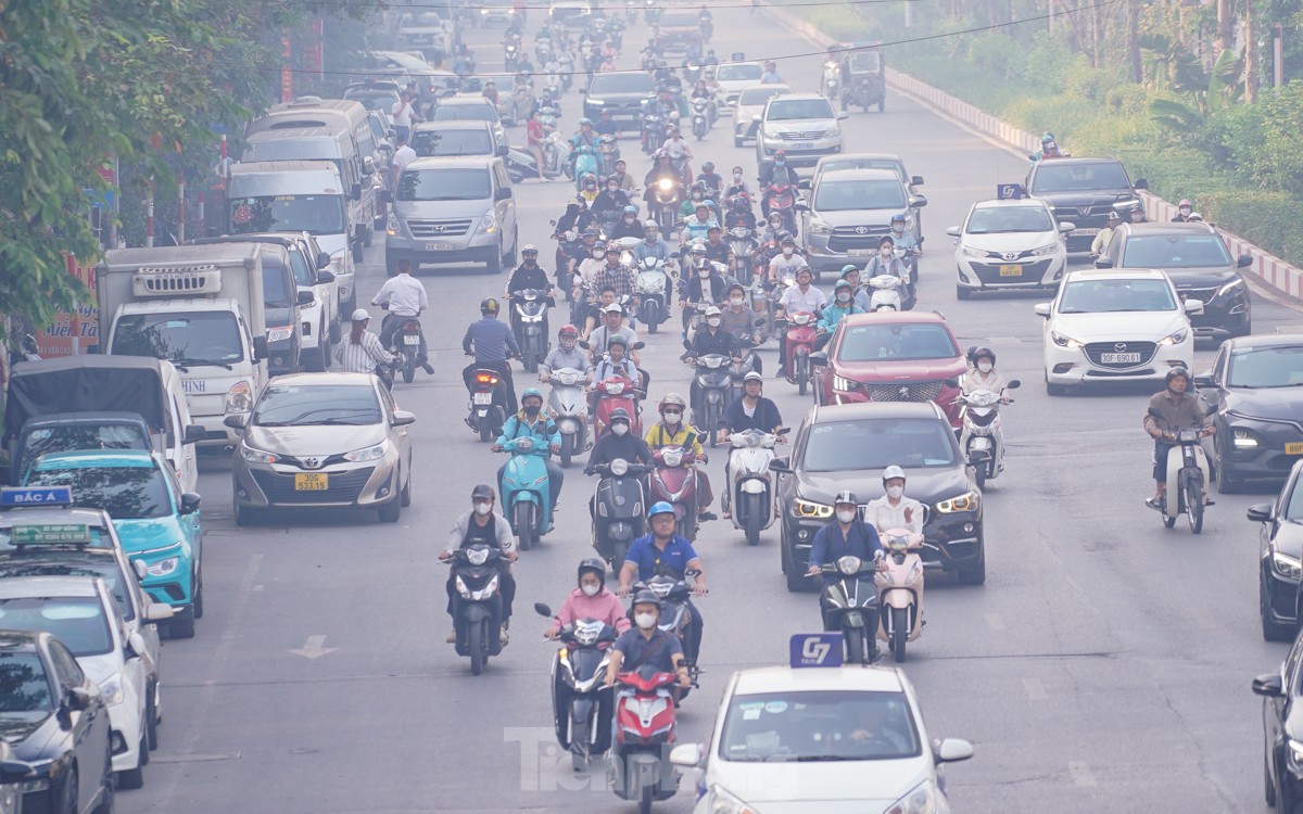 The sky is hazy, in Tay Ho recorded high air pollution level photo 9