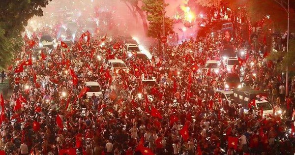 Une « mer de gens » est descendue dans les rues pour célébrer la victoire du Vietnam à la Coupe de l'ASEAN 2024