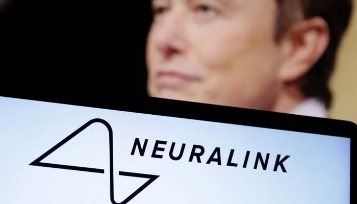 Миллиардер Маск заявил, что Neuralink впервые имплантировала мозговой чип человеку