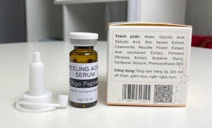 Das Peeling-Akneserum wird von der Firma Bitechpharm hergestellt.