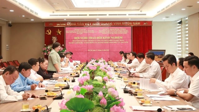 Exchange of experiences on developing Party organizations in non-state enterprises