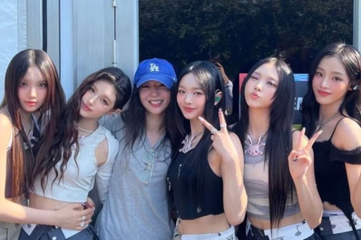 Min Hee Jin (blue hat) is the one who created the group's success. Photo: Instagram