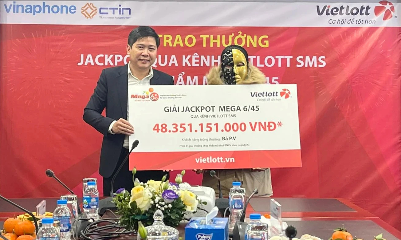 Nữ khách hàng trúng giải Jackpot hơn 48 tỉ đồng- Ảnh 1.