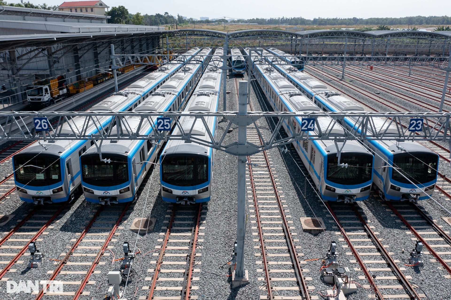 Diện mạo tuyến metro đầu tiên của TPHCM trước ngày vận hành - 3