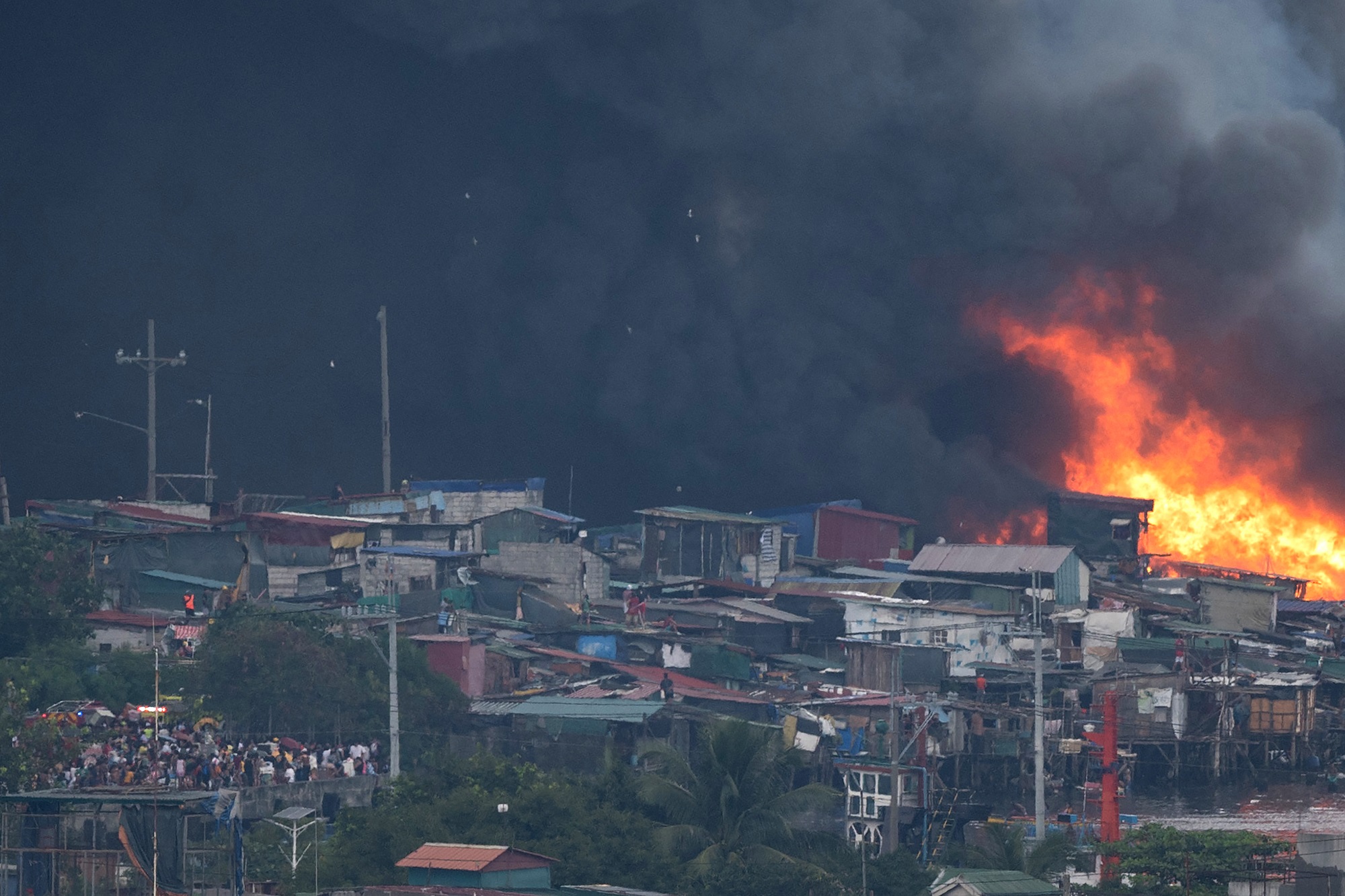 Cháy khu ổ chuột ở Philippines, 1.000 ngôi nhà bị thiêu rụi- Ảnh 1.