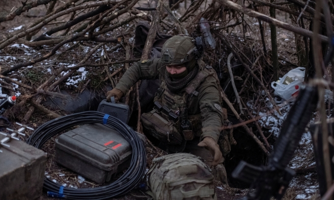 Un soldado ucraniano cerca de la ciudad de Avdeevka el 20 de febrero. Foto: Reuters