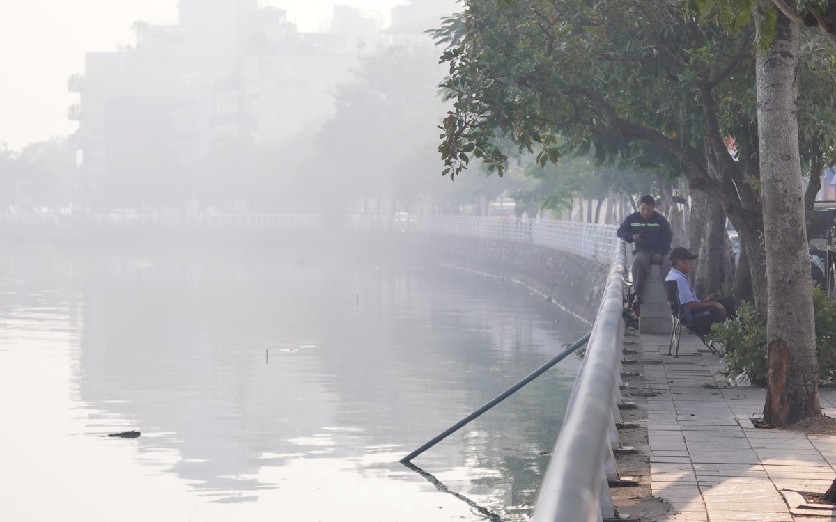 The sky is hazy, in Tay Ho recorded high air pollution level photo 5