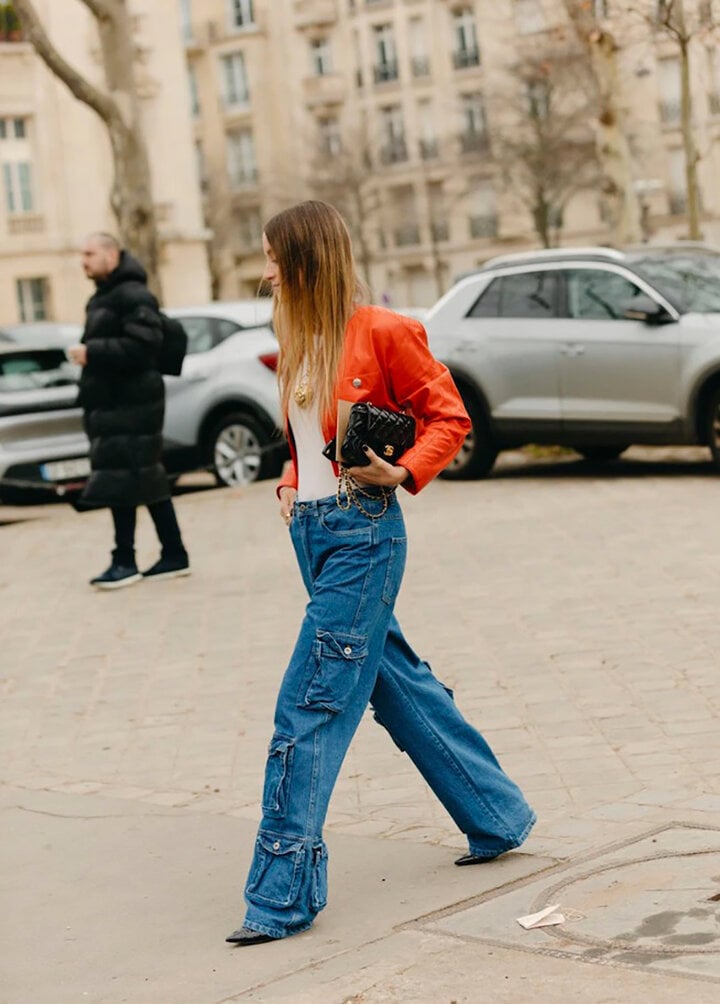 Les pantalons à poches conviennent aux filles qui ont de la personnalité.