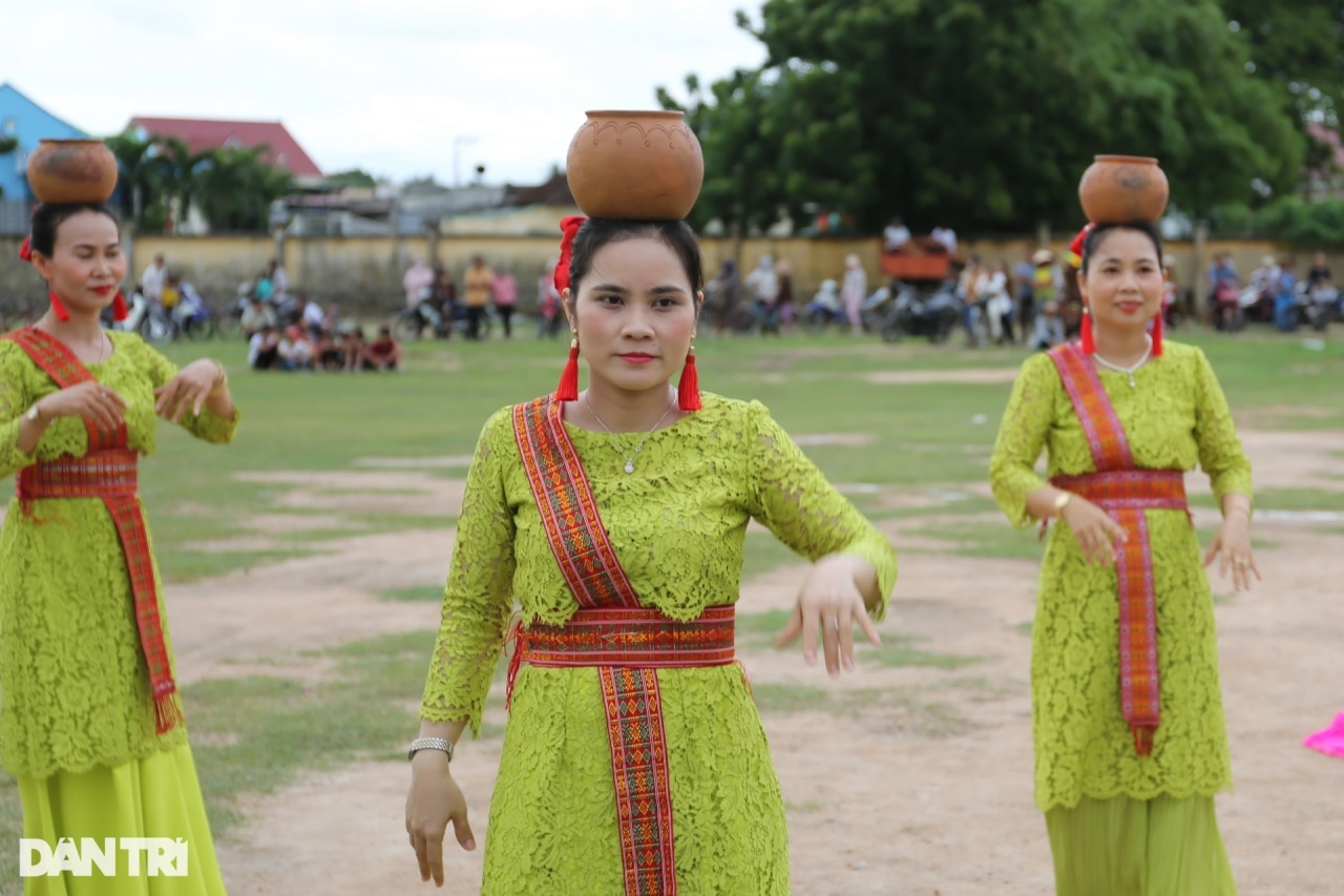 Ngắm nhìn điệu múa Chăm của người dân thôn Thành Ý mừng hội Katê - 7