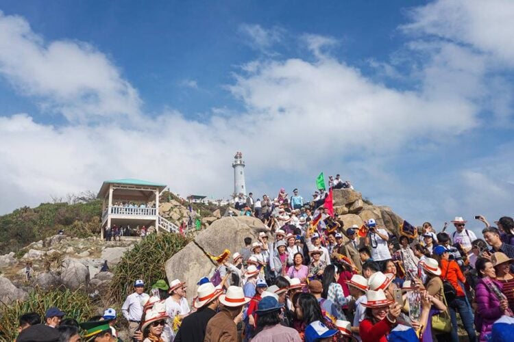 Tourists visit Bai Mon - Mui Dien National Scenic Site.