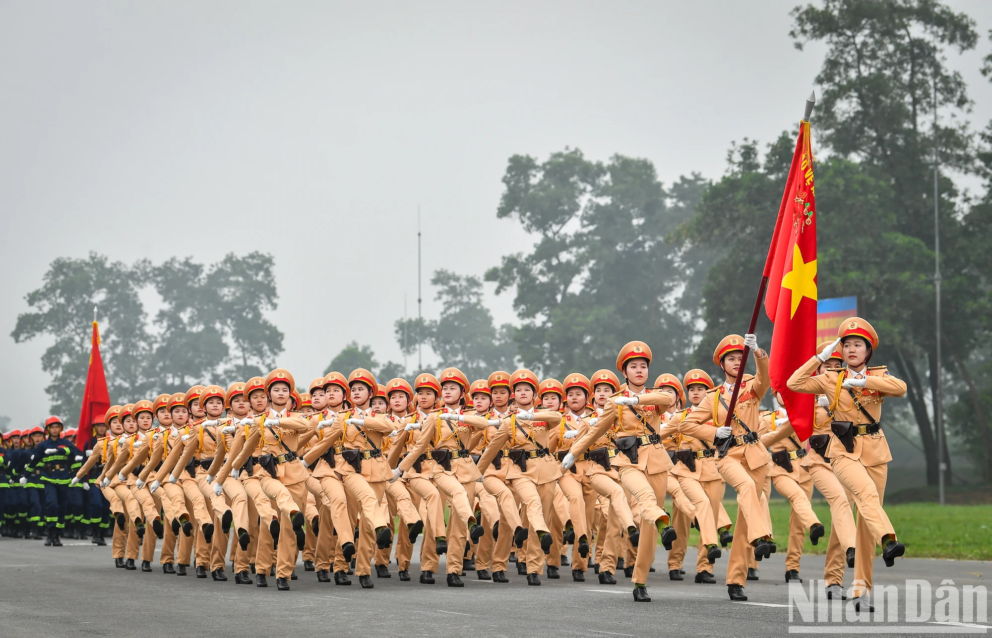 [Foto] Desfile y ensayo para celebrar el 70 aniversario de la victoria de Dien Bien Phu foto 10