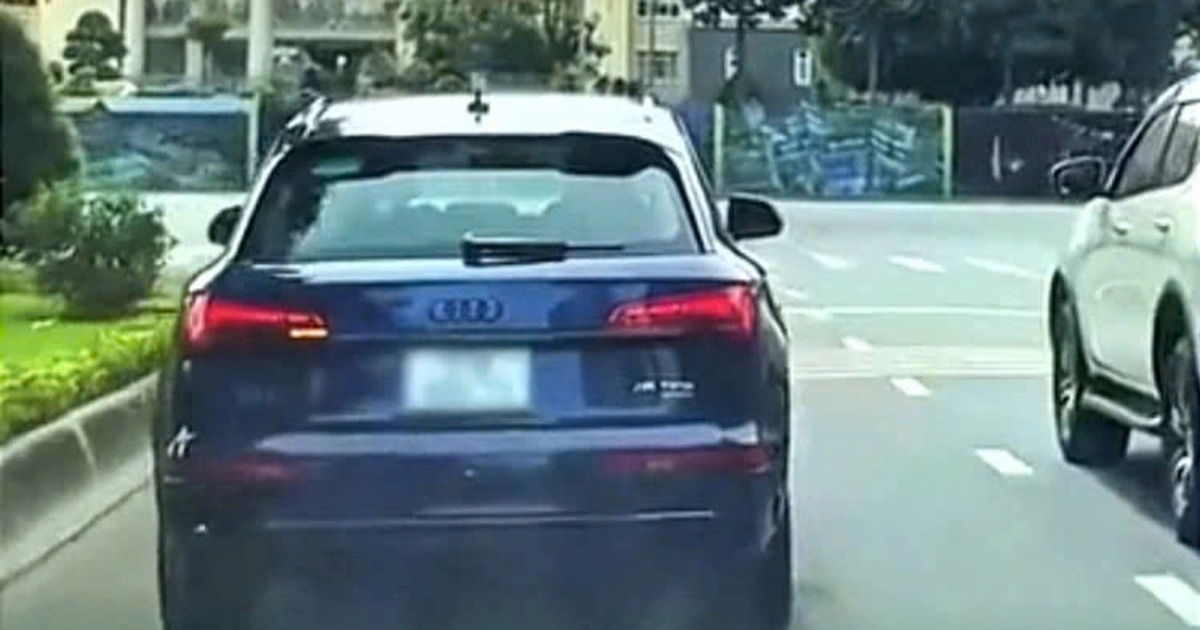 La police de Ho Chi Minh-Ville recherche la personne qui a filmé une voiture Audi roulant avec un feu vert