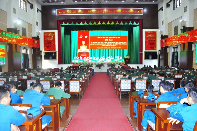 Ho Chi Minh City Command meets to celebrate the 80th anniversary of the founding of the Vietnam People's Army