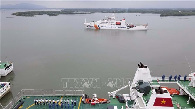 Vietnam and India Coast Guards conduct joint exercise