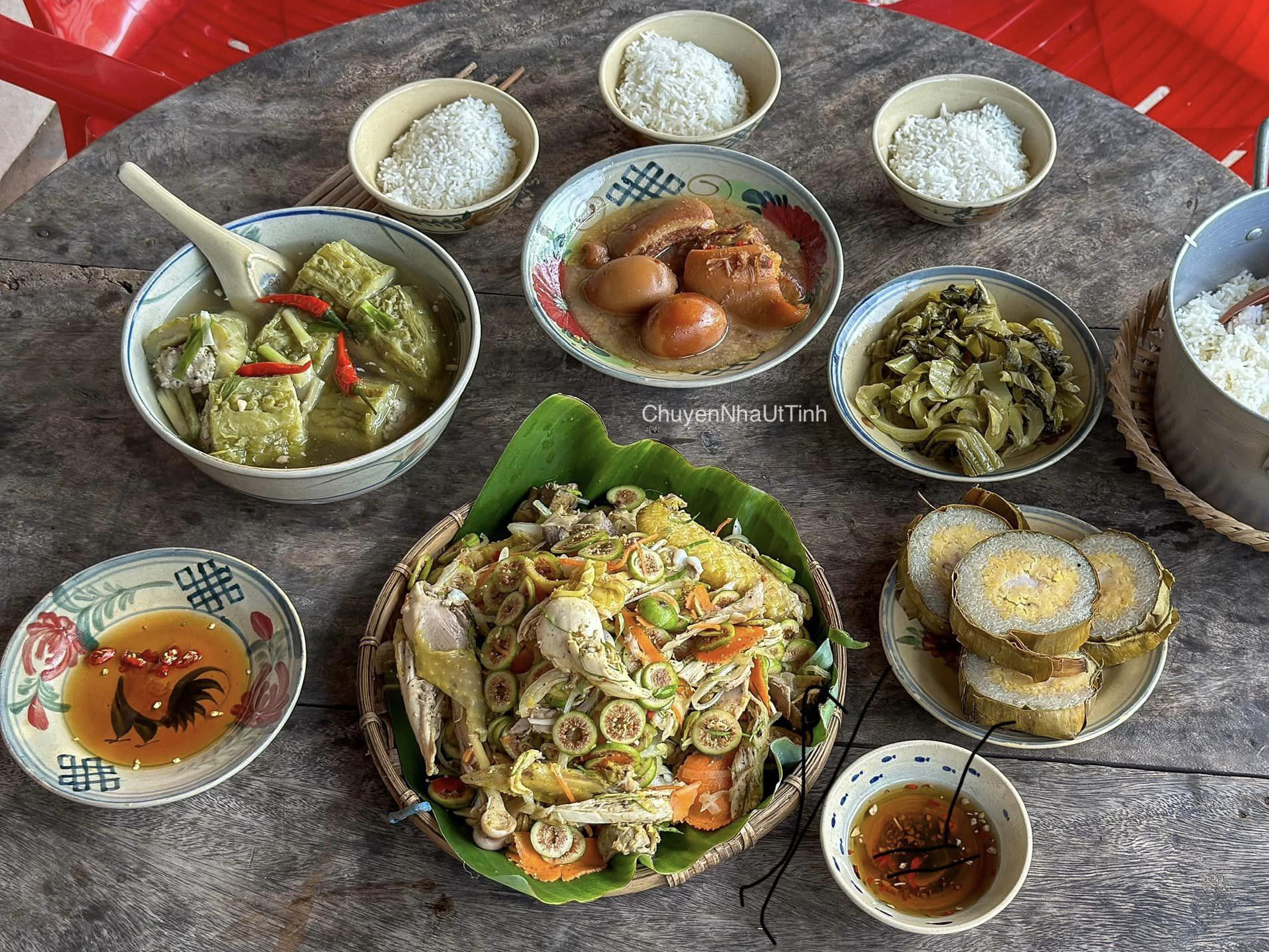 Gỏi gà trái sung được xem như món ăn may mắn để chào đón năm mới trong bữa cơm của người miền Tây - Ảnh: Chuyện nhà Út Tình