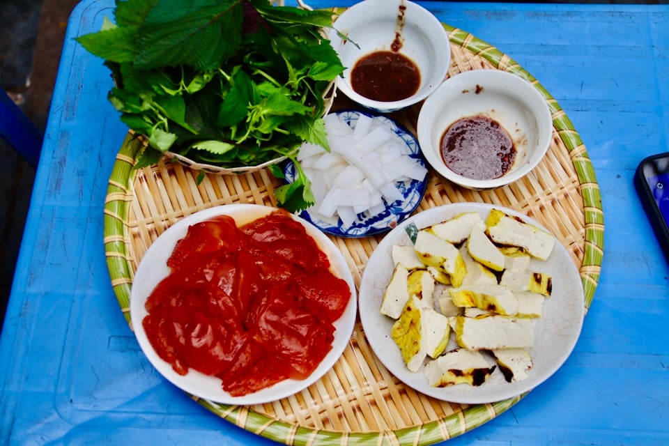 Le plat est connu sous le nom de « sashimi vietnamien ». Photo : Thao Nguyen