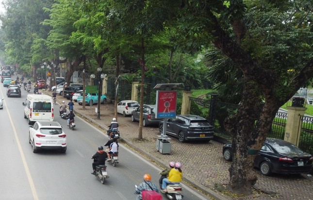 Primer plano del proyecto de estacionamiento subterráneo en el parque Thong Nhat, suspendido por más de 10 años, foto 6