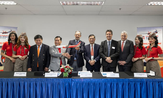 Los líderes de Vietjet y Airbus firman un acuerdo en el Salón Aeronáutico de Singapur 2024. Foto: Airbus